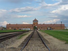 birkenau_gate.1194110941.jpg