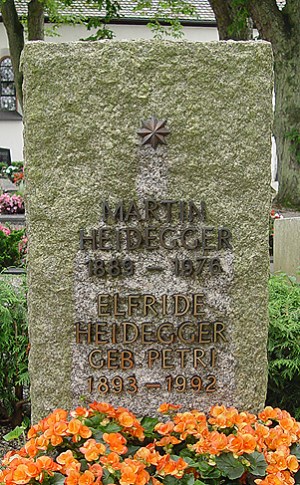 heiddeggertombe.1214150173.jpg